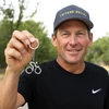 Biciklis kulcstartó Lance Armstrong kezében