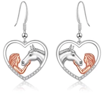 Lány és ló a szívben fülbevaló