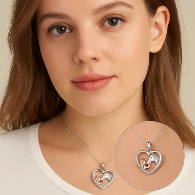 Lány és ló a szívben nyaklánc szív alakú medállal