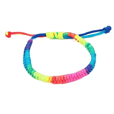Szivárványos karkötő
