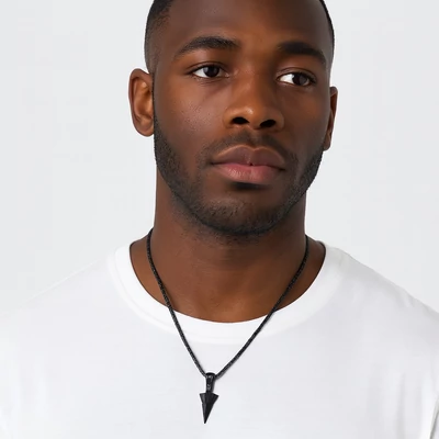 Fekete nyilas nyaklánc