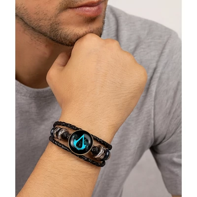 Üveges Assassin's Creed bőr karkötő