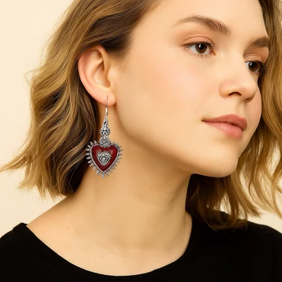 Zománcozott szíves fülbevaló
