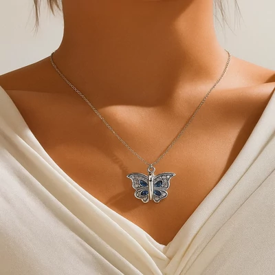 Nyitható medálos pillangós szerelem nyaklánc