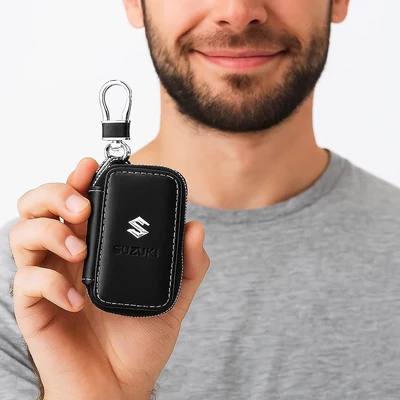 Műbőr Suzuki kulcstartó