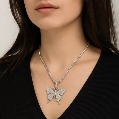 Strasszköves pillangós nyaklánc
