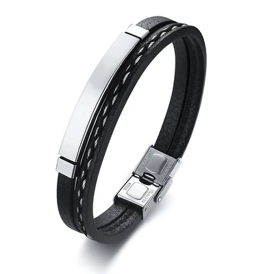 Acél fémlapos férfi karkötő közelről