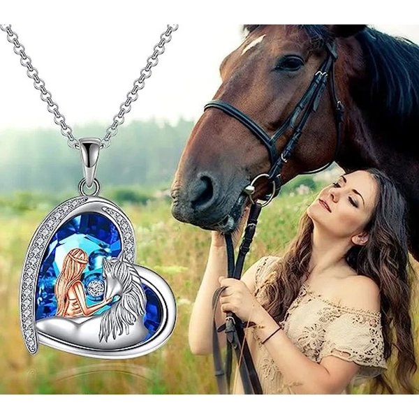 Nő és ló a szívben nyaklánc