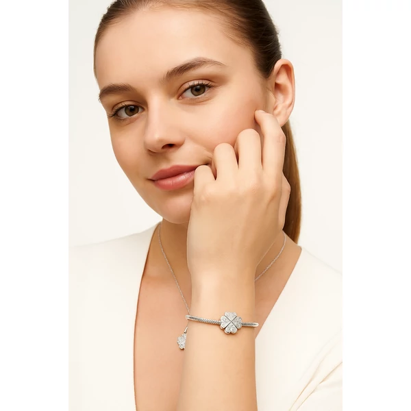 Négylevelű lóherés Pandora stílusú medál modell