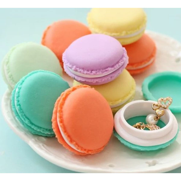 Macaron ékszeres doboz nyitva, ékszerrel