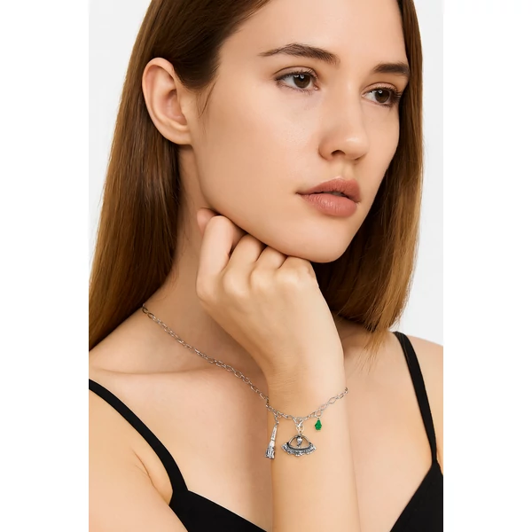 Sokmedálos UFO karkötő modell