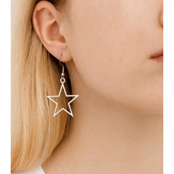 Kivágott csillag fülbevaló modellen