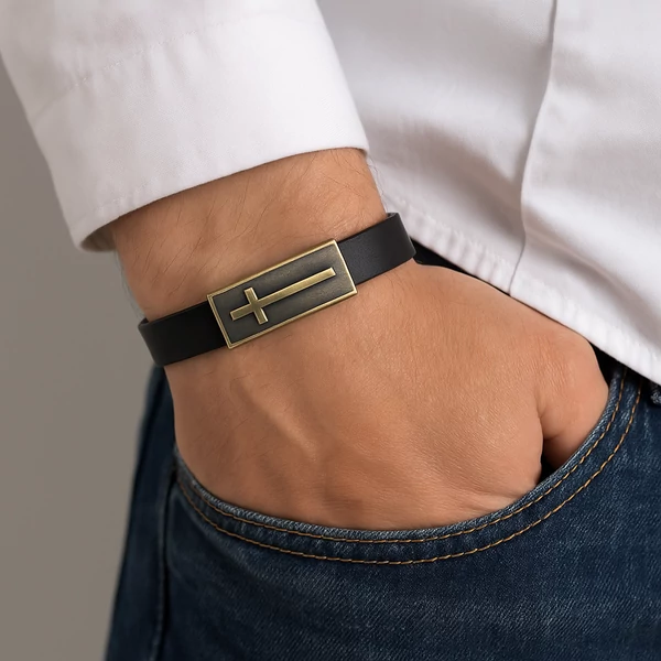 Fekete bőr karkötő antik kereszt medállal