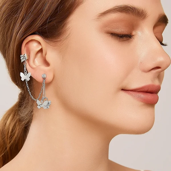 Három pillangós láncos fülbevaló modellen