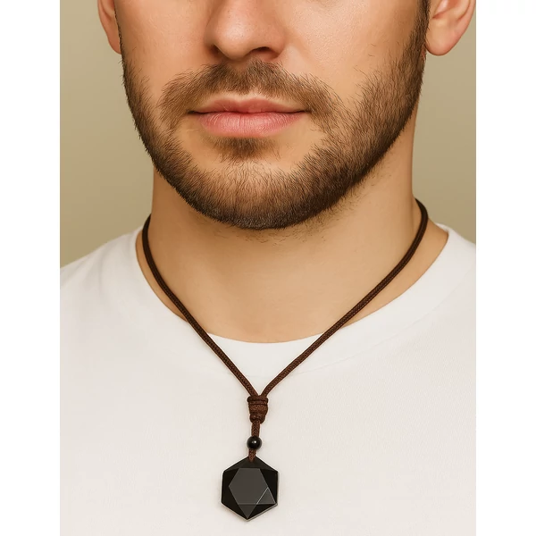 Obszidián ásvány nyaklánc modellen