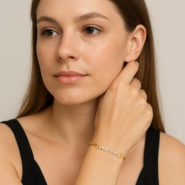 Barátság karkötő modellen