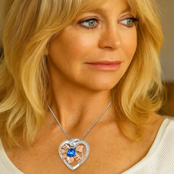 Szíves anya nyaklánc Goldie Hawn nyakában