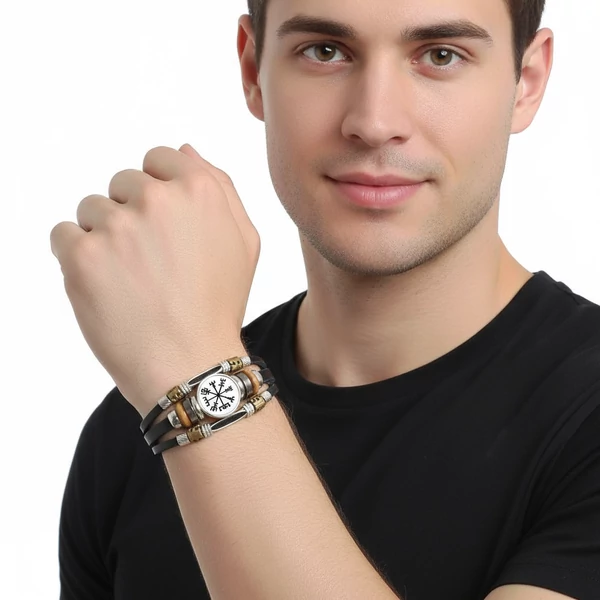 Viking iránytűs férfi bőr karkötő modellen