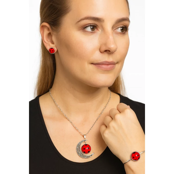 Katicás ékszer szett modellen