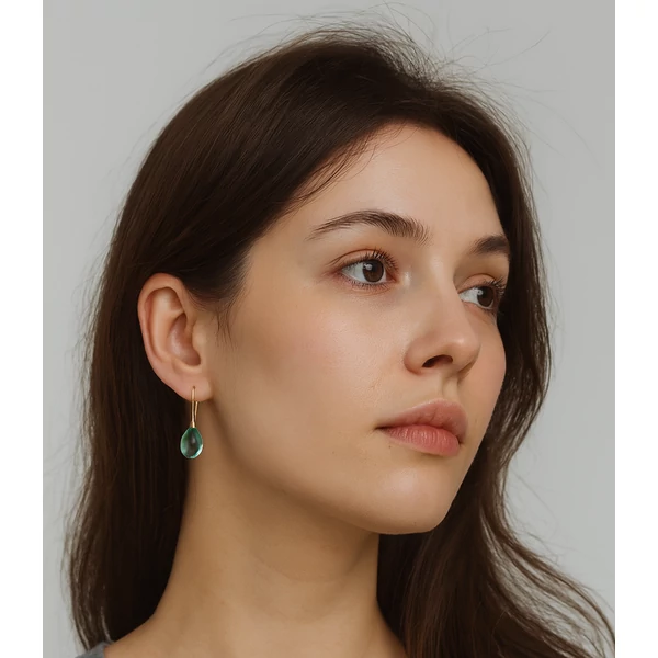 Könnycsepp fülbevaló modellen