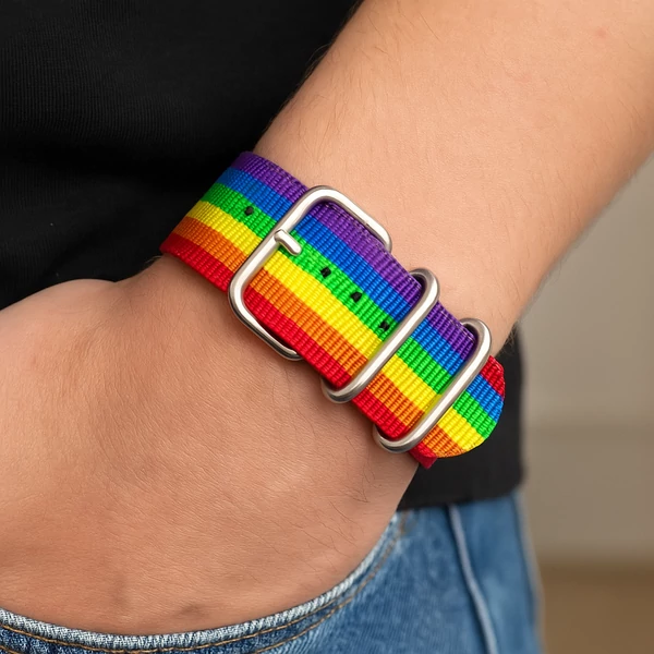 Szivárványos karkötő