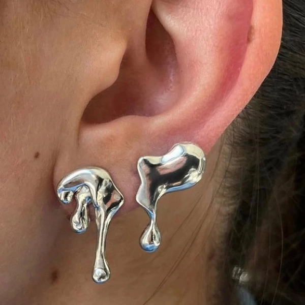 Folyékony fém alakú fülbevaló