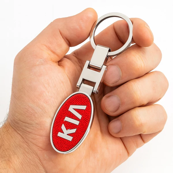 Kia kulcstartó kézben