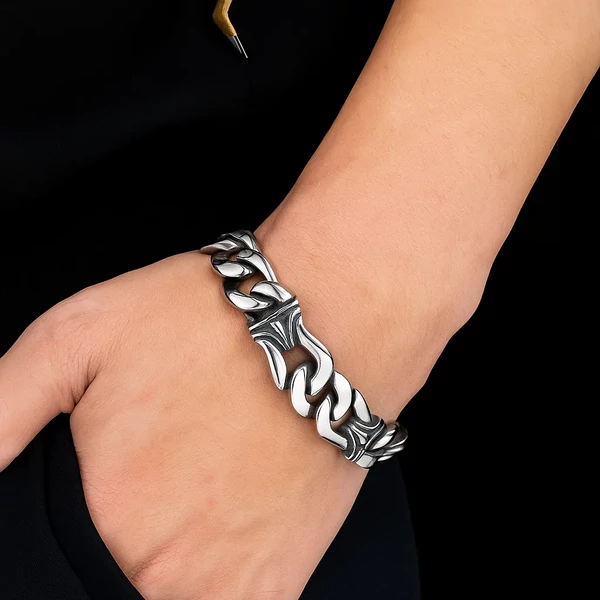 Férfi motoros acél karkötő – Erő és stílus minden napra