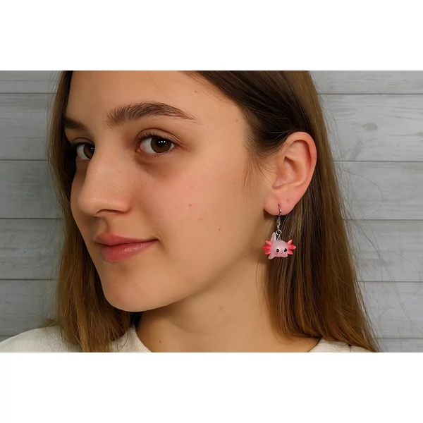 Kawaii rózsaszín axolotl lógós fülbevaló