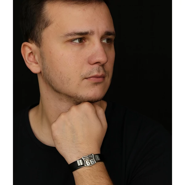 Motoros férfi bőr karkötő "Route 66" kézen