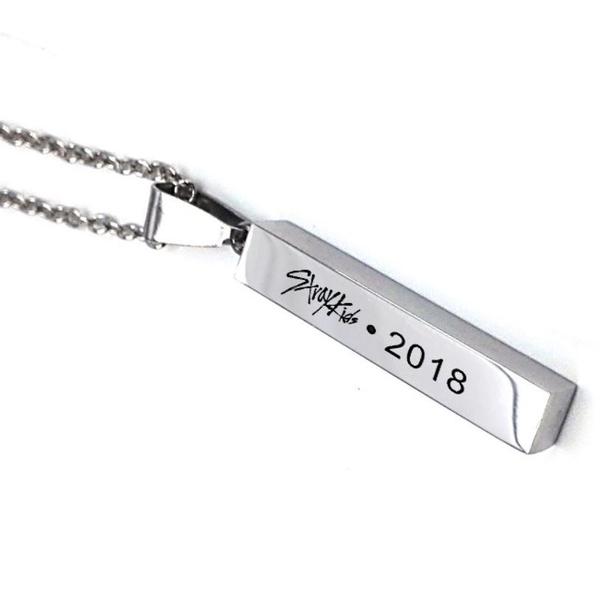 Tégla alakú acél Stray Kids nyaklánc