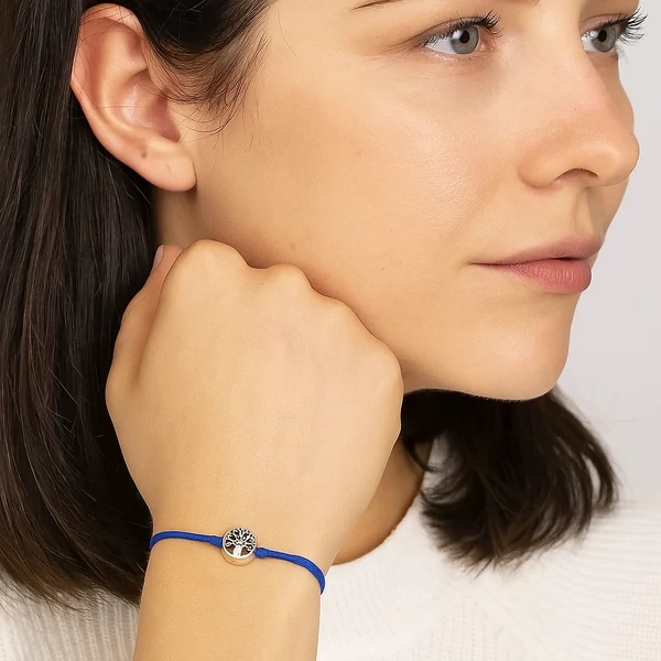 Életfás barátság karkötő (kék) kézen