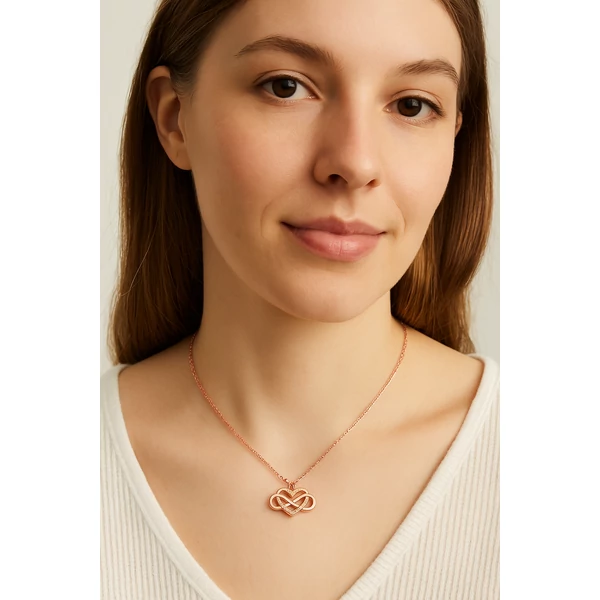 Végtelen jeles szíves nyaklánc rózsaarany modellen